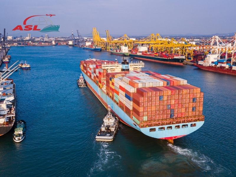 Dịch vụ vận chuyển đường biển qua cảng Quy Nhơn phục vụ logistics miền Trung.