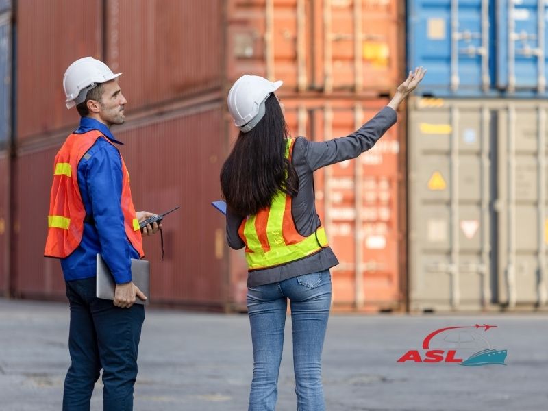 Chia sẻ case thực tế hàng bị giữ tại hải quan và quy trình xử lý giúp doanh nghiệp thông quan nhanh chóng.