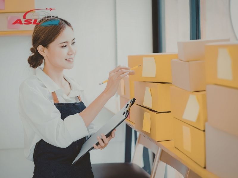 Checklist gửi hàng door to door quốc tế giúp chuẩn bị đầy đủ và tránh sai sót.