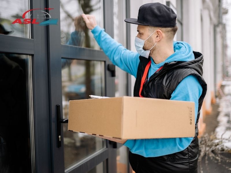 Giải thích door to door là gì, cách hoạt động và lợi ích trong vận chuyển hàng hóa.