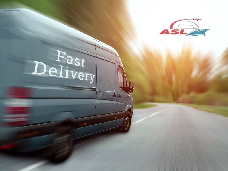 Dịch vụ giao hàng nhanh Door To Door đáp ứng nhu cầu vận chuyển cấp tốc.