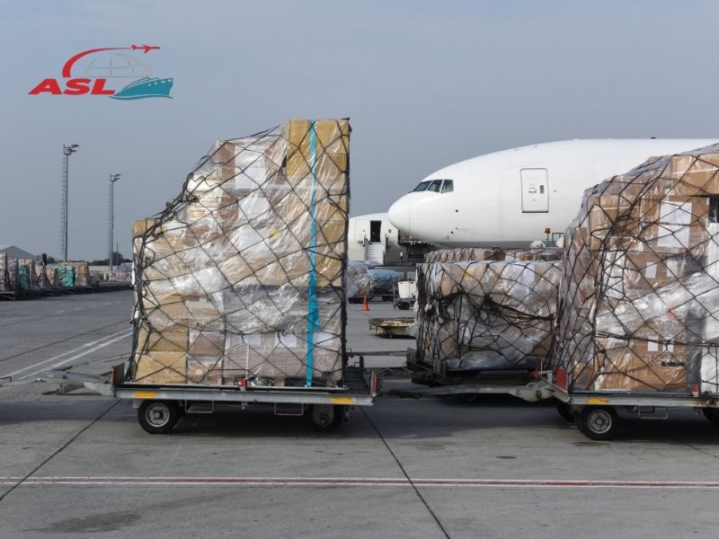 Phân tích lợi ích khi sử dụng dịch vụ vận chuyển hàng không trọn gói.
