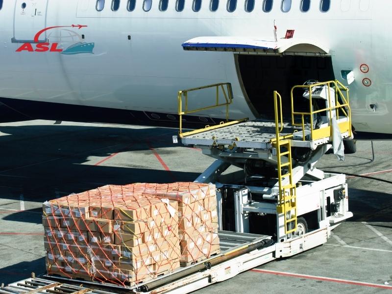 Kinh nghiệm vận chuyển hàng không giúp người mới tránh rủi ro và tiết kiệm chi phí.