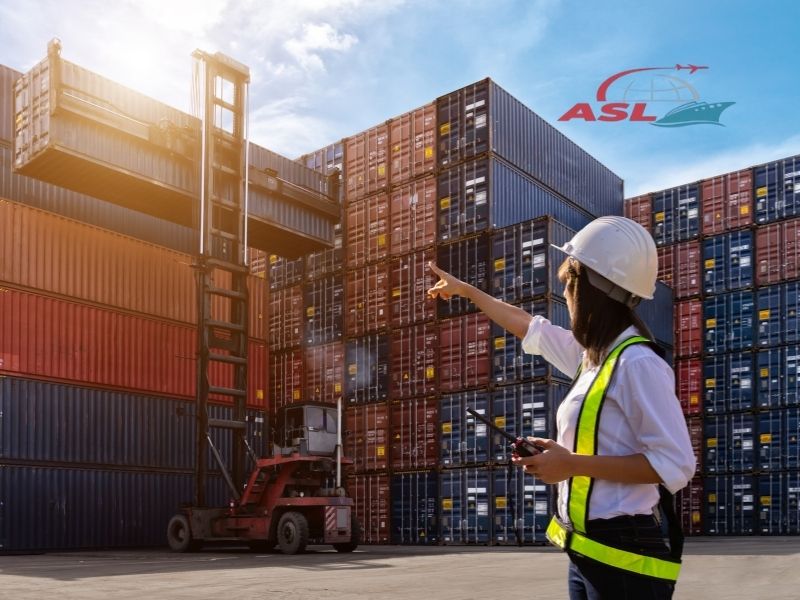 Chia sẻ kinh nghiệm xuất nhập khẩu thực tế cho người mới bắt đầu và những lưu ý quan trọng cần biết.