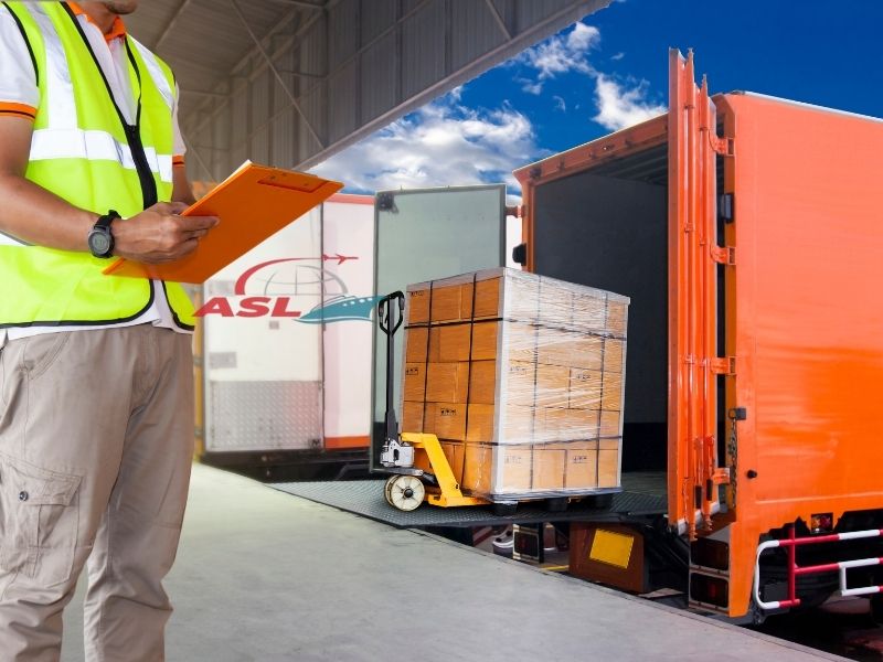 Phân phối và vận chuyển trọn gói, uy tín giúp doanh nghiệp nâng cao hiệu quả vận hành.