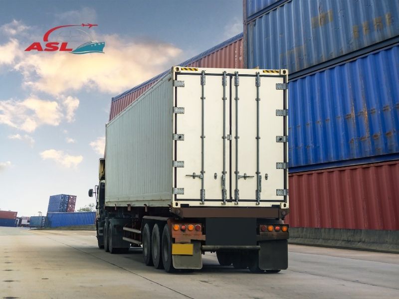 Dịch vụ vận chuyển hàng xuất nhập khẩu tại Hải Phòng, xử lý nhanh tại cảng và thông quan hiệu quả.